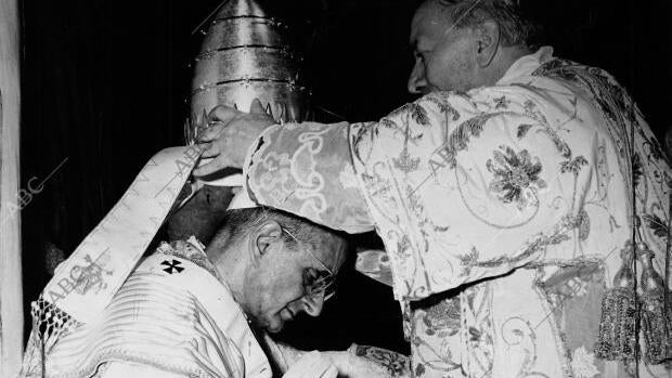 ABC, contra la discriminación de la mujer en la Iglesia en pleno franquismo: «¿Podría ser, incluso, Papa?»